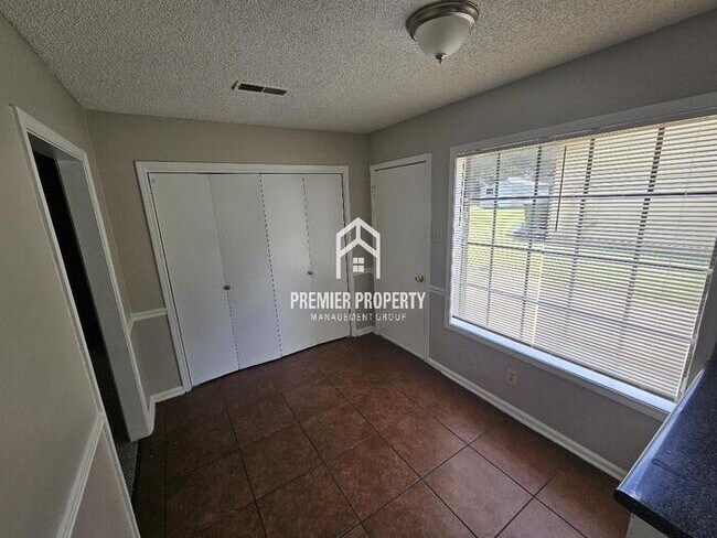 Building Photo - 6600 Birch Run Ln