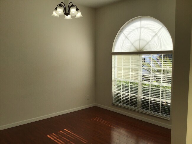 Foto del edificio - 3961 Long Branch Ln