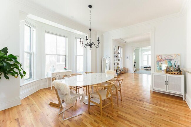 Foto del edificio - 3 bedroom in Chicago IL 60622