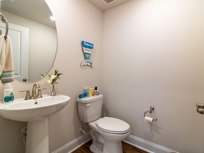 Building Photo - WINTER RENTAL - 4 BED TOWNHOME - LEWES- FU...