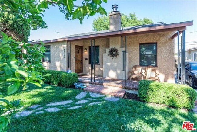 Building Photo - 1032 N Screenland Dr