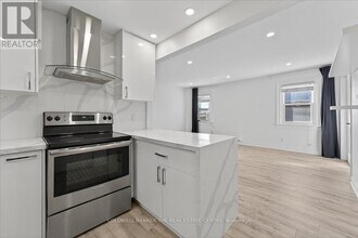 Building Photo - 252 Soudan Ave