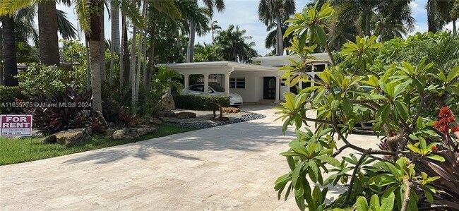 Foto del edificio - 827 N Southlake Dr