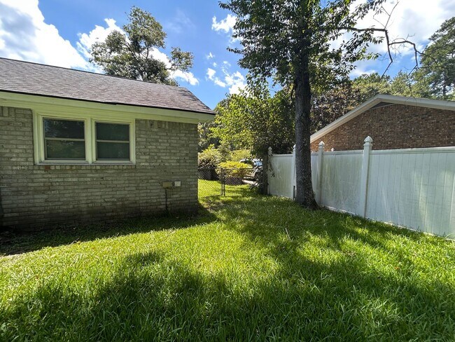 Foto del edificio - Beautifully Renovated 3BR Home in Summerville