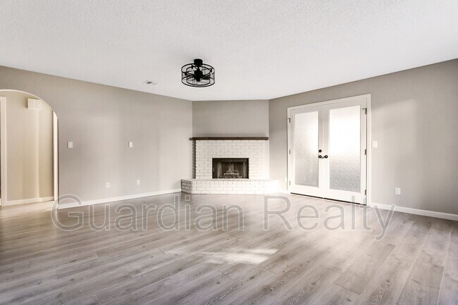 Building Photo - 1412 Santa Margarita St