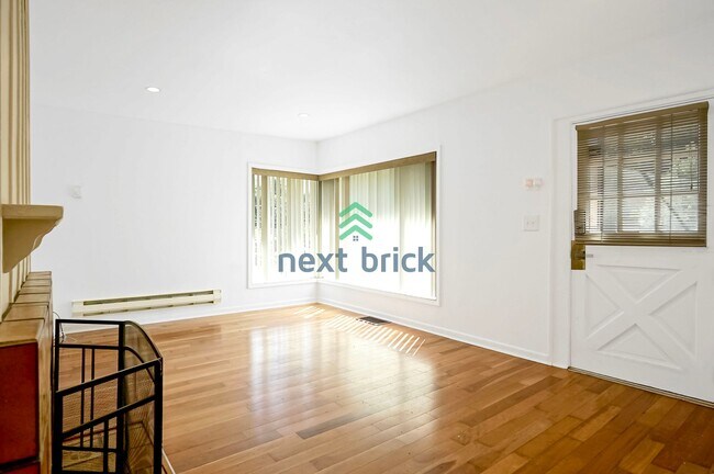 Building Photo - 2 BED 1 BATH SINGLE FAMILY HOUSE FOR RENT