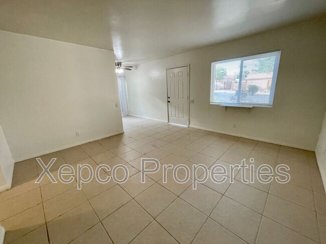Building Photo - 594 E Chuckwalla Rd