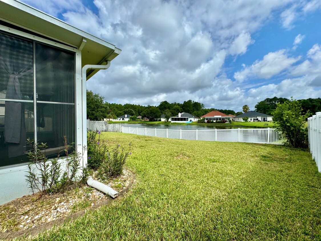 Primary Photo - Corner Lot Beauty in Hawkins Cove: 4-Bedro...