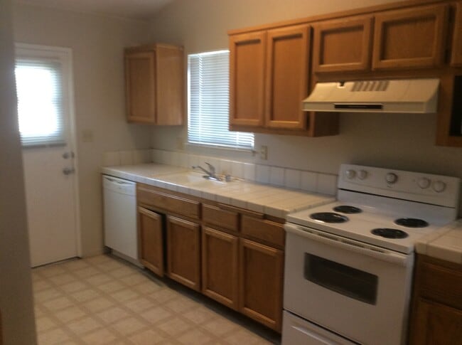 Building Photo - 2600 Brookside Dr
