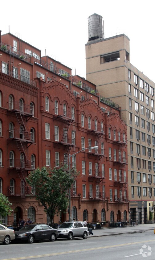 Building Photo - 231 E 96th St