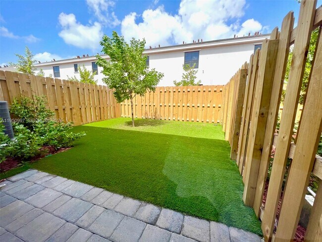 Foto del edificio - 429 NE 12th St