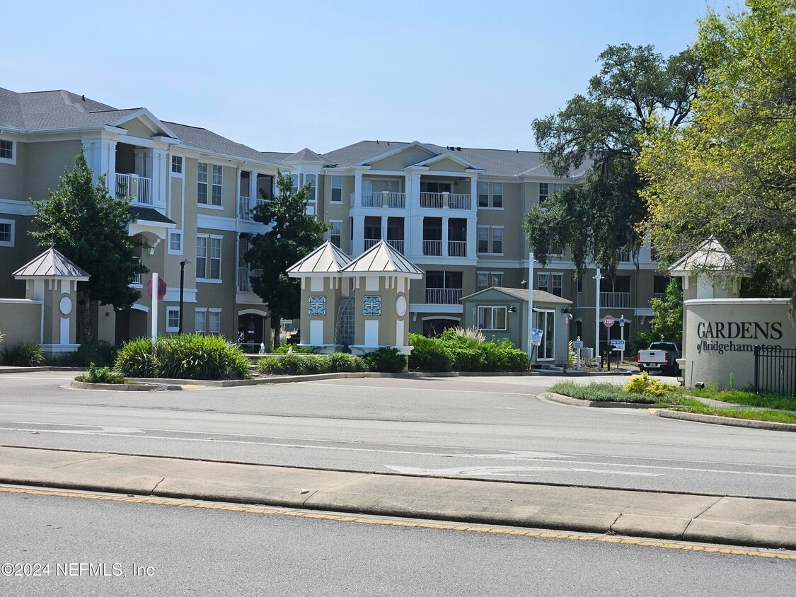 Primary Photo - 8290 Gate Pkwy W