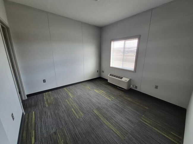 Foto del edificio - 458 N Creek Dr