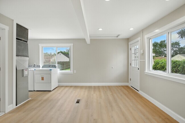 Foto del edificio - 23147 Vance Ave