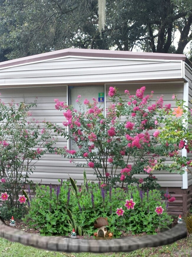 Building Photo - 2 br, 1 bath Mobile Home - Livingston MHP
