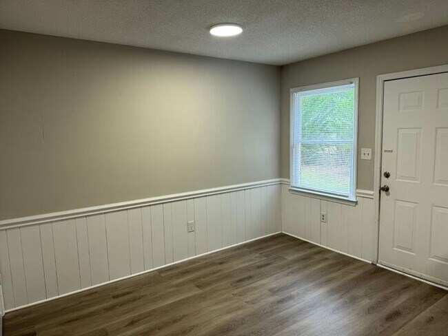 Building Photo - Townhouse near hospital and downtown