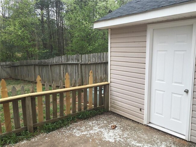 Building Photo - 2401 Leeward Ct