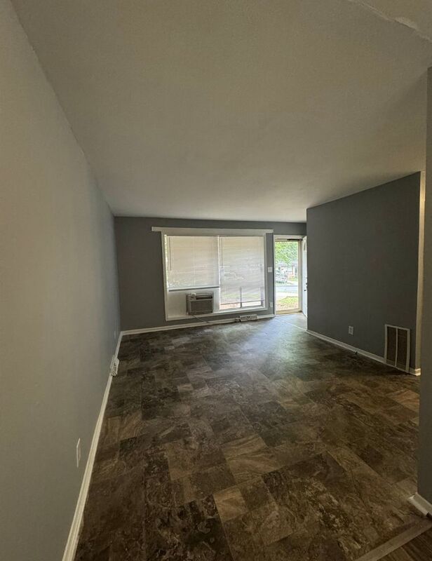 Building Photo - 534 Camrose Dr