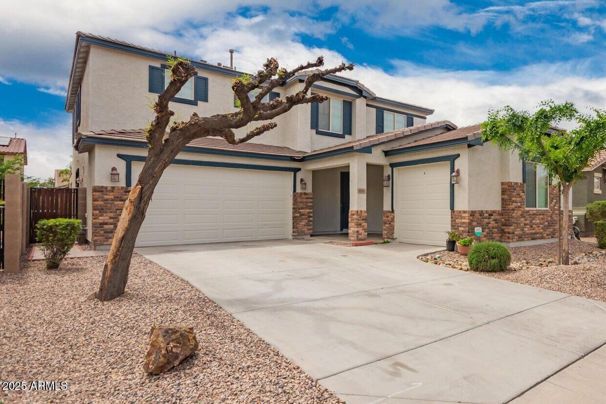 Primary Photo - 42511 W Cheyenne Dr
