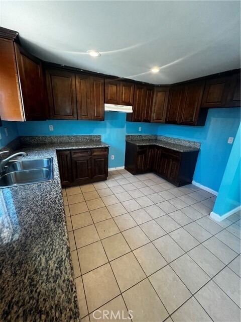 Foto del edificio - 1233 W 99th St