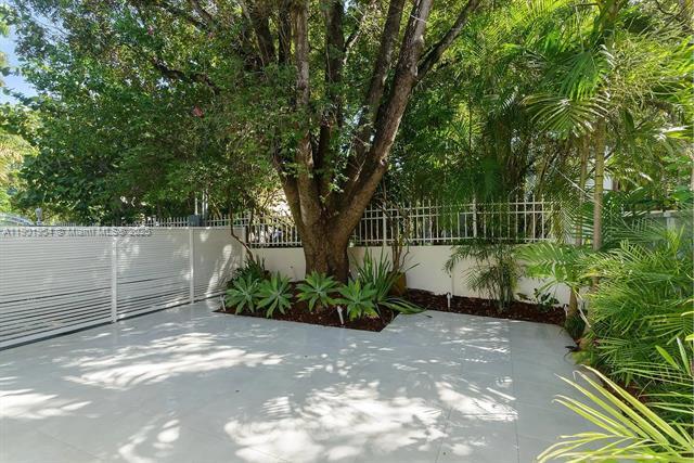 Photo - 3176 Mary St Townhome