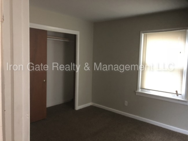 Building Photo - 4 bedroom House for rent