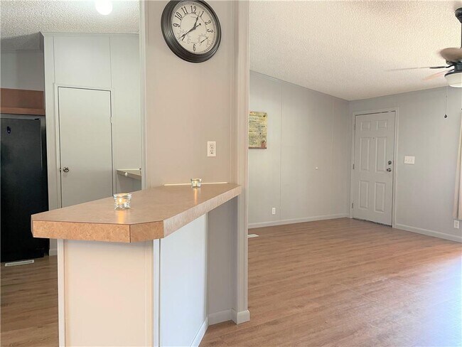 Foto del edificio - 23400 Old Ferry Rd
