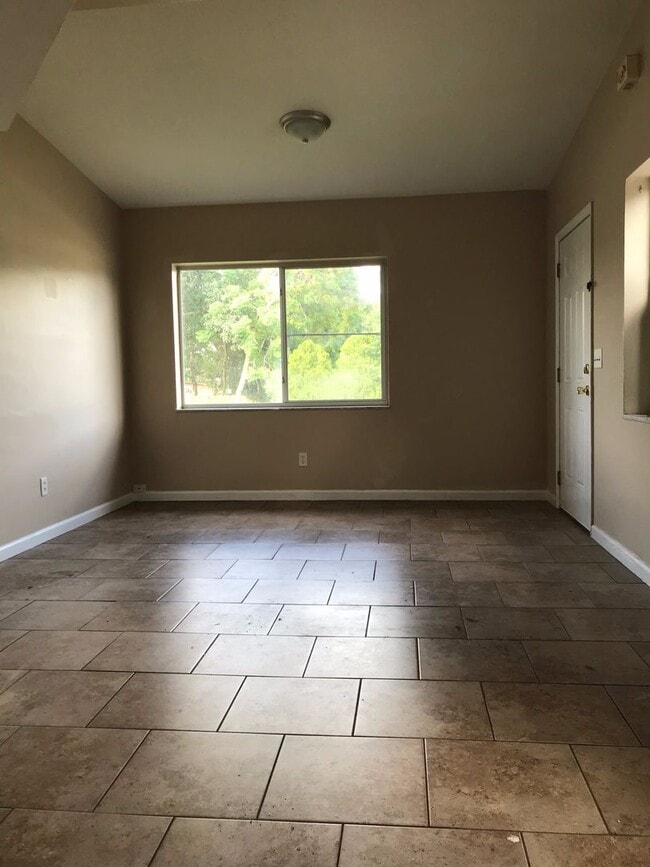 Foto del edificio - 3 Bed 1 Bath Home | Pet Friendly | Washer ...