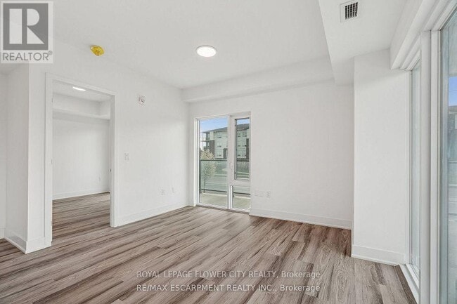Building Photo - 575-575 Conklin Rd