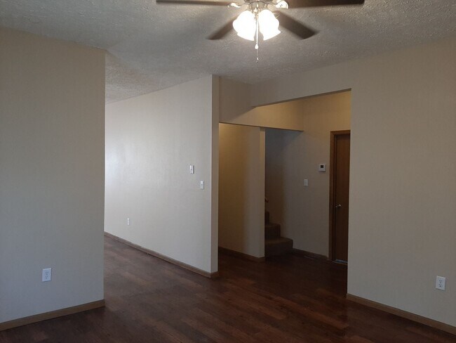 Building Photo - 3 Bedrooms 2 Bathrooms Plus Bonus Room! $995!