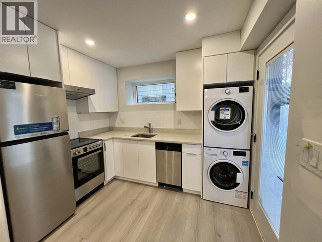 Photo du bâtiment - 105 E 39th Ave