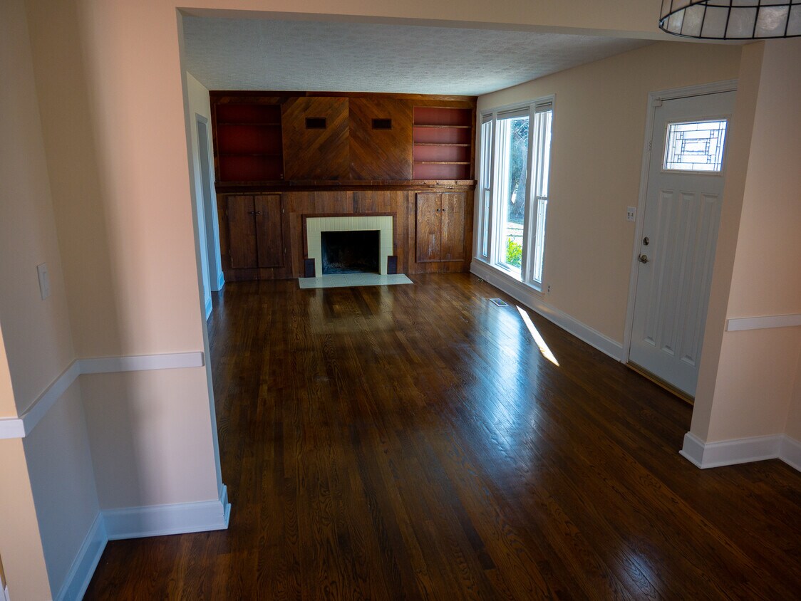 Primary Photo - 2017 Rosecliff Dr
