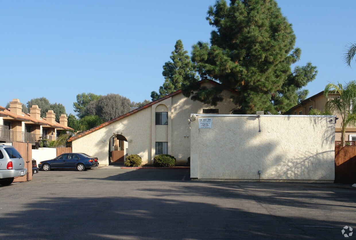 Primary Photo - Mollison Terrace Apartments