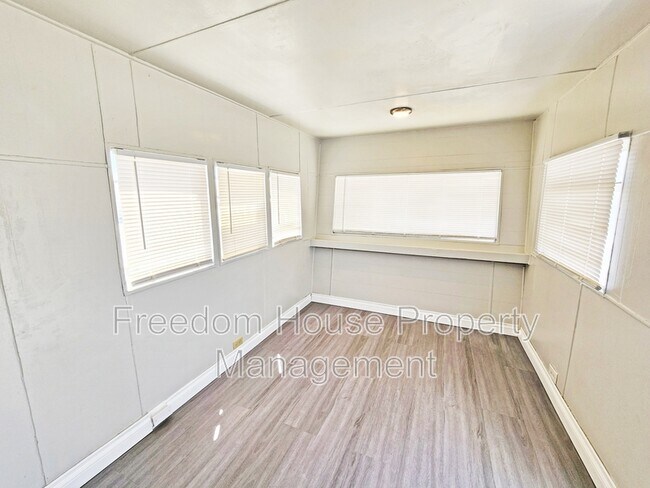 Foto del edificio - 2220 W Bell Vista Ave