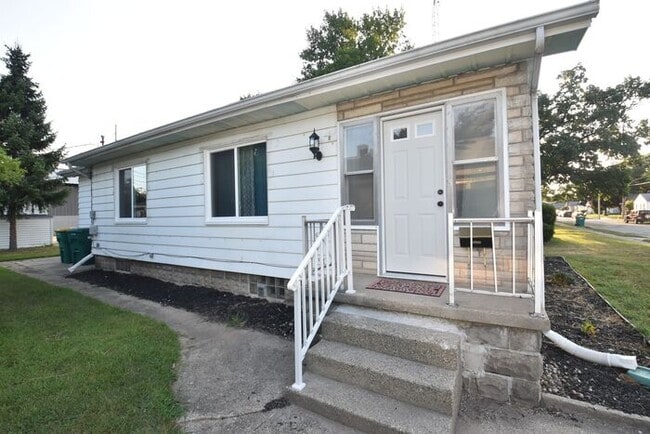 Building Photo - Mishawaka- near Bethel University, shoppin...