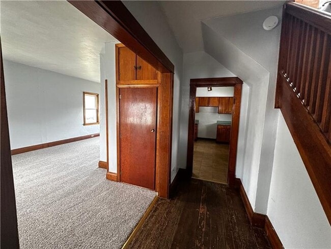 Building Photo - Large 3 bedroom Single Family Home