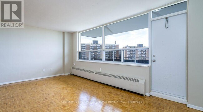 Photo du bâtiment - 6161 Bathurst St