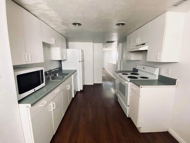 Building Photo - 350 S 400 E