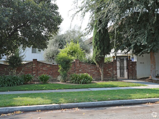 Foto del edificio - 3312 - 3318 E. Sierra Madre Ave (Loren)