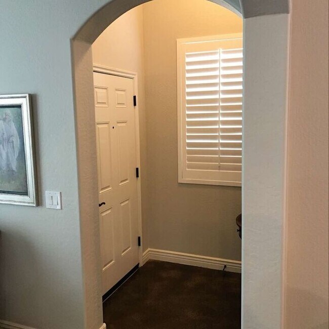 Building Photo - 3950 E Leslie Dr