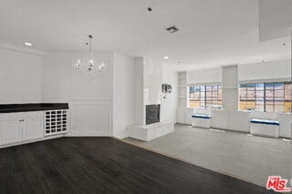 Building Photo - 850 N Poinsettia Pl
