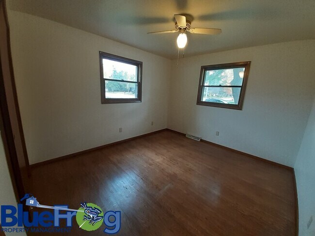 Foto del edificio - 1014-1014 E Airport Rd