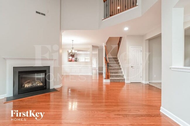 Building Photo - 5001 Fountainbrook Dr