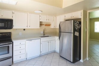 Building Photo - 8809 Dawnridge Cir