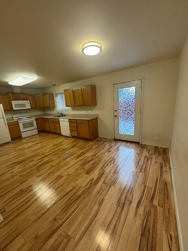 Foto del edificio - 5222 Leslie St