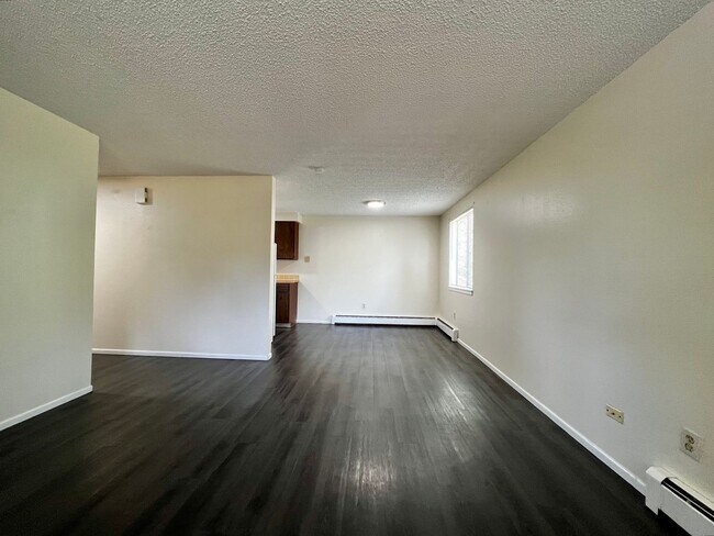 Interior Photo - 527 West St