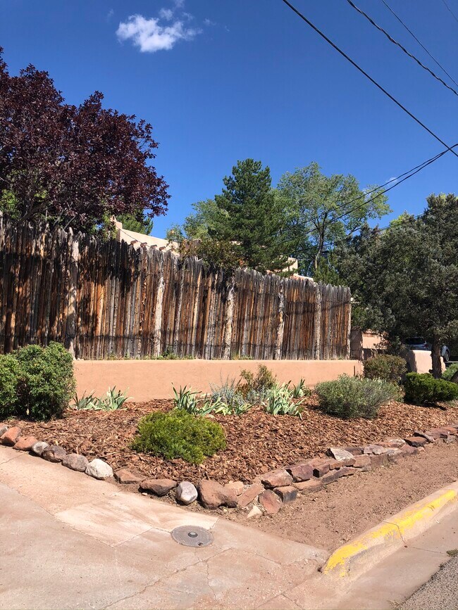 Building Photo - 513 Rio Grande Ave