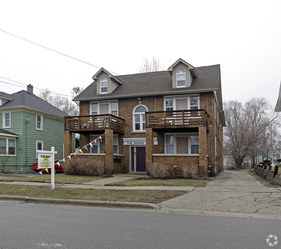 Primary Photo - 32-34 Augusta Ave
