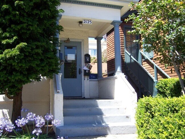 Building Photo - -Great Downtown Berkeley Location near BAR...