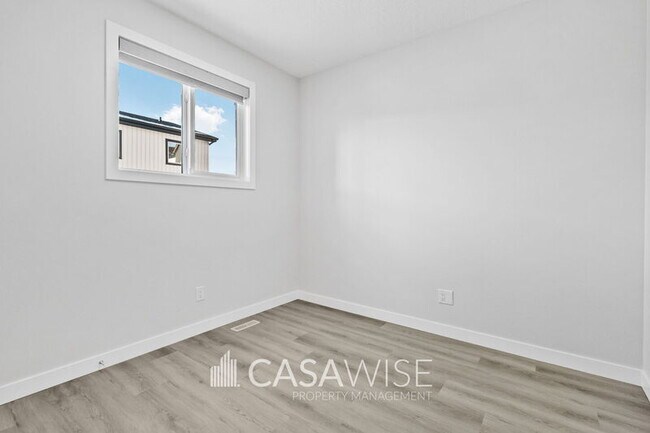 Photo du bâtiment - 10248-10157 157 St NW